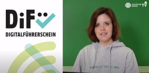 Links im Bild das DiFü-Logo, rechts unsere Digitalexpertin Theresa Kuper vor grünem Hintergrund