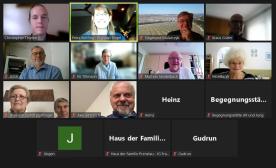 Ein Bildschirmfoto von der Veranstaltung über die Videokonferenz-Plattform Zoom. Zehn Teilnehmende haben die Kamera angeschaltet. Weitere fünf Teilnehmende sind ohne Bild in der Sitzung.