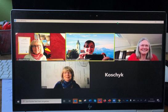 Zoom Meeting in Bodnegg, Teilnehmer auf Computer zu sehen