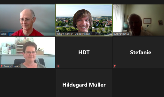 Zoom Meeting in Oberasbach; Teilnehmende sind in kleinen Rechtecken neben- und untereinander abgebildet