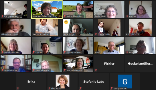 Zoom Meeting in Lautrach; Teilnehmende sind in kleinen Rechtecken neben- und untereinander abgebildet