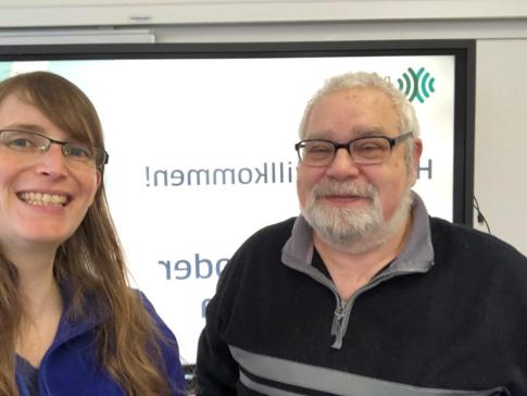 Ein Selfie von Referentin Petra Rollfing und Herr Schröter, dem Leiter der PC-Kurse.