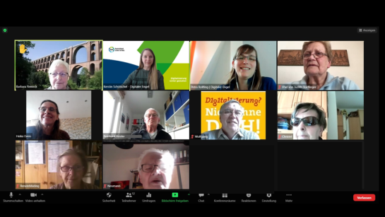 Ein Screenshot der Online-Veranstaltung über Zoom. Zehn Personen sind mit Kamera dazugeschaltet.