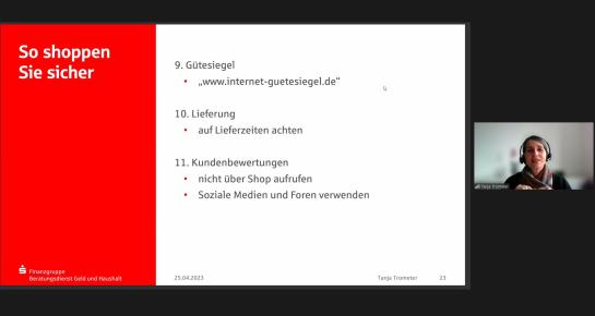 Links der geteilte Bildschirm der Referentin mit Anzeige der Folie "So shoppen Sie sicher", rechts das Kamerabild der Referentin.