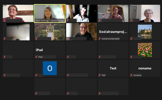 Ein Screenshot einer Zoom-Veranstaltung mit 25 Kacheln. Auf sieben Kacheln ist das Video angeschaltet.