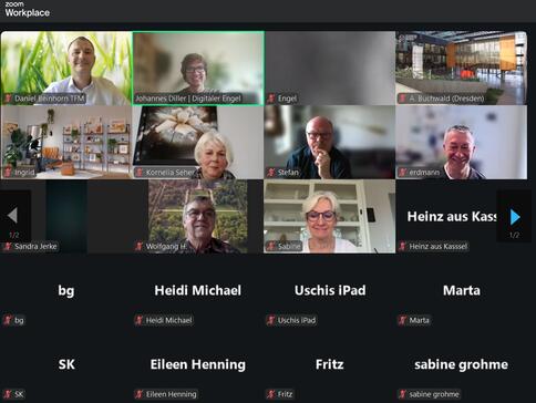 Die Teilnehmenden der Veranstaltung sind neben und untereinander in kleinen Kacheln zu sehen.